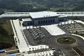 岳阳：高铁站修建之初或已注定失败图片