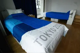 恶心人？给奥运村留了一地呕吐物后，澳运动员又在日本航班上喝酒闹事图片