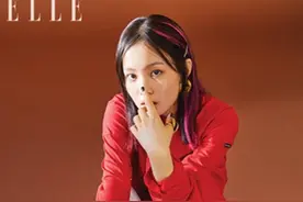 歌手李遐怡的最新画报公开图片