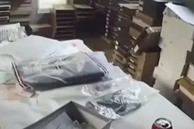 扬州小伙500元买假奢侈品送女友被怼牵出售假团伙图片