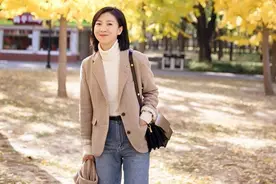 比阔腿裤、牛仔裤时髦有范，是喇叭裤、也是直筒裤，小个子都适合图片