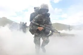 远程奔袭！陆航突击！防空部队克敌！西部战区苦练高原立体作战图片
