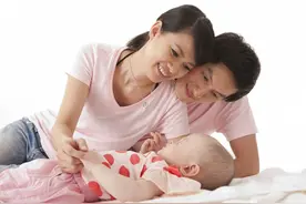 在生产完宝宝后这些“尴尬”事需要爱人来做，嫁没嫁对人一目了然图片