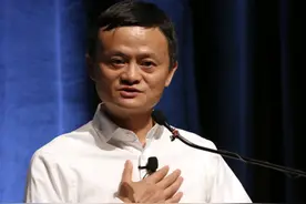马云"贫困"时，一对外国夫妇资助他200块，马云的回报让人敬佩图片