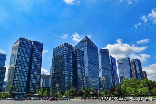 户口，社保都在成都，公司不在成都，可以在成都第一梯队买房吗？