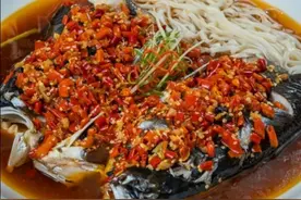 在家也可以做出美味的剁椒鱼头，搭配面条吃连汤汁都可以喝掉。图片
