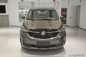 轴距超过3米的合资MPV！搭2.0T+9AT，实拍体验别克GL8最低配版！图片