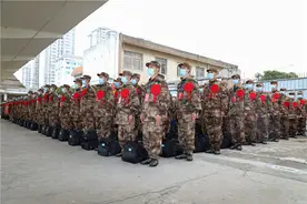 广西来宾市举行2021年春季新兵入伍欢送会：欢送新兵奔赴军营图片