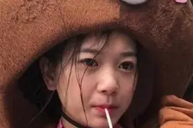 从辍学厂妹到身价78亿，22岁的小小如董事长，让网友十分警惕图片