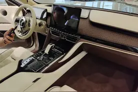 长城全尺寸皮卡——X炮内饰实拍，内饰很高端，用料很厚道图片