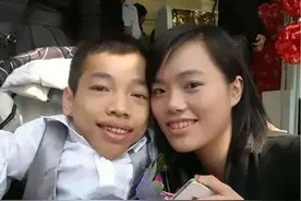 “轮椅总裁”李创利发家史：11岁摆摊16岁创业，娶美女秘书为妻图片