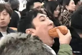 上联：吃饭须靠嘴，下联？图片