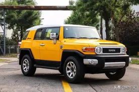 越野人都爱的一款车！花46万买辆丰田FJ酷路泽不比普拉多香吗？图片