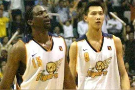 首位被CBA球队退役球衣的外援积臣，现状如何了？图片