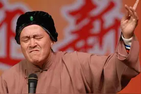 王朔谈中国喜剧：都是拿“穷人”开玩笑，有本事去嘲笑有权势的人图片