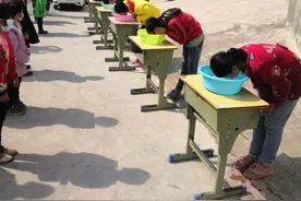 永州祁阳：真实“憋气”游戏助学生远离溺水图片
