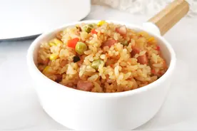 婆媳两人的午餐，连菜都没有，婆婆却连吃两碗，吃完还不忘要做法图片