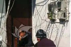 大冬天70岁的老人宁可在外面下棋打扑克，为啥也不愿在家里呆着图片