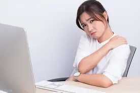 肩周炎为何一到夜晚疼痛加剧？图片