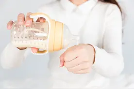 被放大1000倍的母乳：在显微镜下微微蠕动，又纯净的让人难以置信图片
