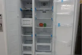 冰箱空间小，囤菜都不方便，不如加个篮子，空间大摆放很规整图片
