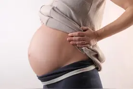 怀孕耻骨疼真不是矫情，孕晚期耻骨疼怎么熬？图片