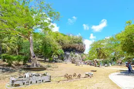 塞班岛的一座小公园，二战时用来储藏原子弹，到处都是战争遗物图片
