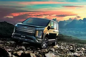能越野的MPV！2.2T+爱信8AT+超大空间，三菱的翻身之作？图片