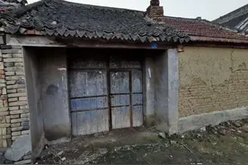 年轻时努力搬砖，不能动的时候回村养老，这就是70后农民的现实图片