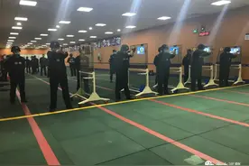 实弹射击训练场上练兵忙图片