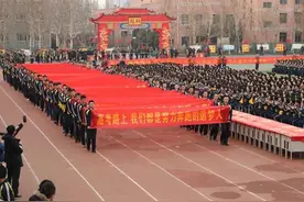 2021年高考人数减少，录取分数会降低吗？资深班主任给出答案图片