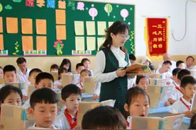 “远上寒山石径斜”，“斜”你知道怎么念吗？老师：多数人读错了图片