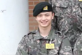 穿军装的欧巴帅气依然，陆星材&金俊勉军装照曝光图片