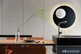等我买房就照这样装，现代黑白灰白天看很高级，夜晚却温馨大方图片