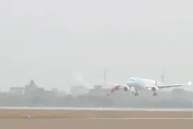 受大雾影响 杭州萧山机场100多架航班取消视频封面