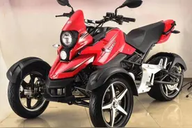吉利豁出去了，曝光两款摩托车，两轮/三轮双选，颜值不输杜卡迪图片