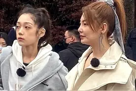 滤镜前后差太大！33岁张雨绮脸肿，22岁女团队长一脸病态？图片