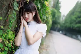第一次接吻时，男人不应该做的动作图片