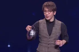 沙溢自曝春晚为刘谦当"托儿"苹果橙子就在腿上，网友：演技很重要图片