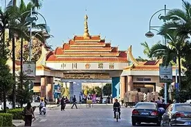 瑞丽赌王一生的遗憾：价值上亿的翡翠原石被缅甸人两百块钱买走图片