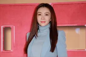 熊黛林不愧是“天生尤物”，穿蓝色西装套装，178身高好抢镜图片
