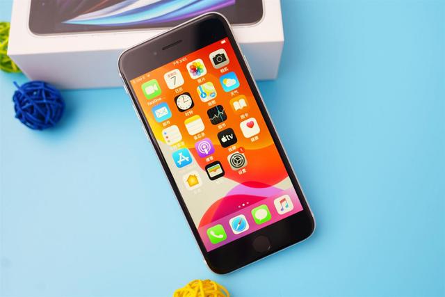 优点与缺点极端碰撞：新iPhone SE深度评测