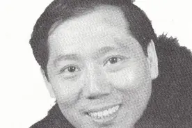 李成儒兄弟11人，穷小子逆袭1991年身家过亿，却任妻儿挤18平米房图片