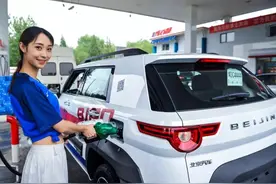 为啥老司机都在中午去加油？早晚加油会吃亏吗？听听内部人员咋说图片