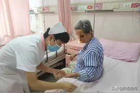 西安2老人被困电梯4天互喝尿液求生：没带手机 撬门缝呼吸图片
