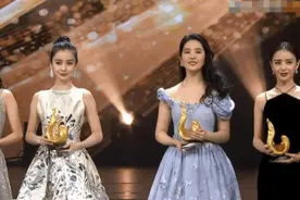 刘亦菲胖得“尴尬”，站在baby和佟丽娅中间，身材差距很明显图片