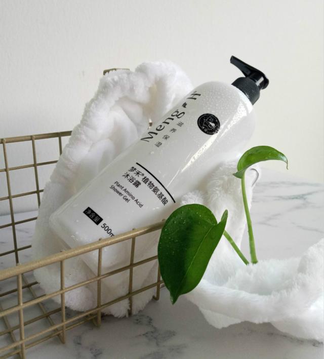 让你置身大自然的植物氨基酸沐浴露，温和不刺激，敏感肌也可以用