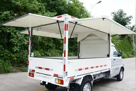 五菱：人们需要什么我们就造什么，于是五菱厢式摆摊神车来了图片