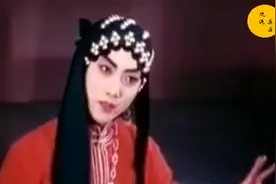 张君秋早期电影《玉堂春》片段“那一日梳头来照镜”，唱得真好图片