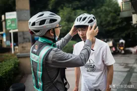 为体验挣钱不易，16岁少年陪父亲“代驾”，全程跟随差点累趴图片